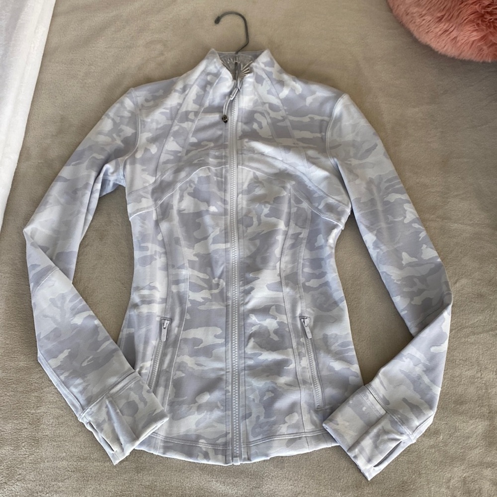 NWOT LULULEMON DEFINE. (Price firm)